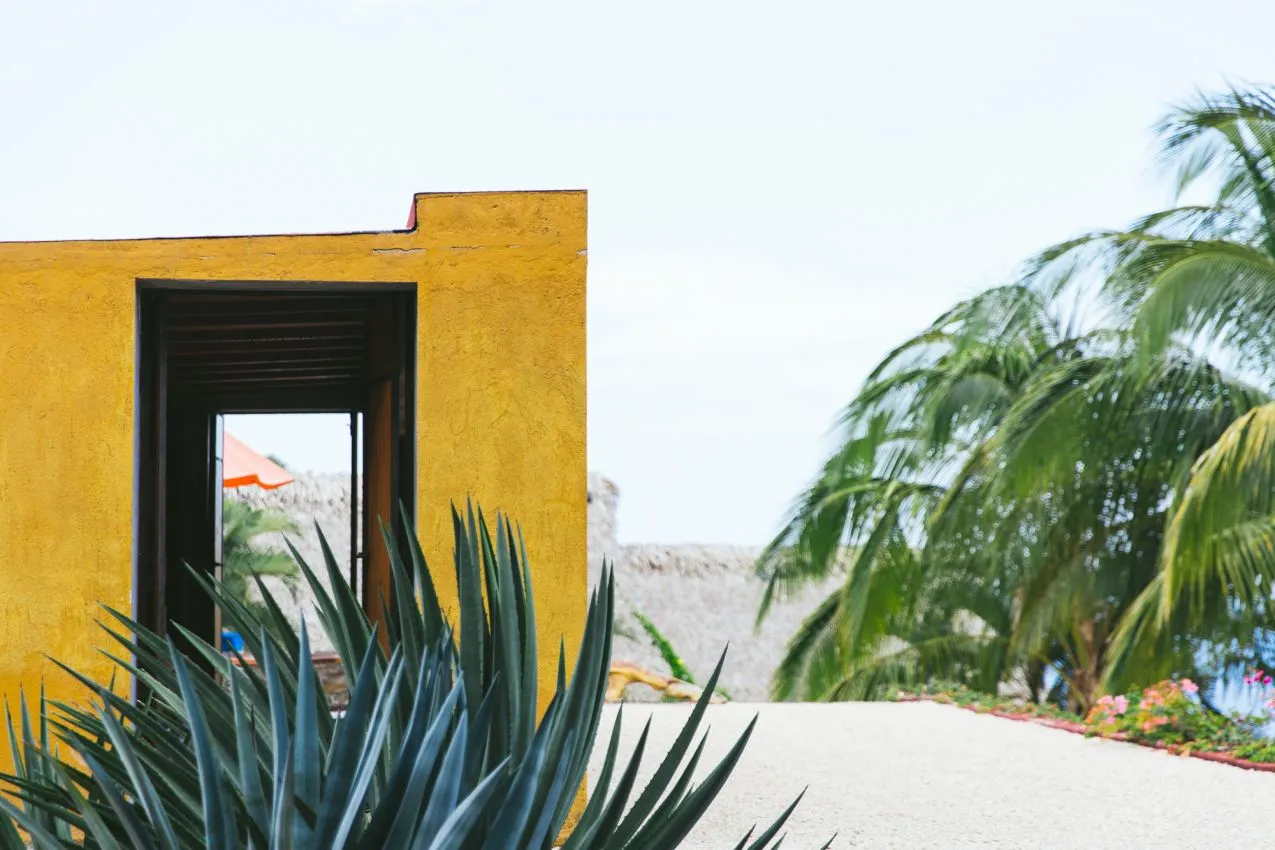 A focused Hold Me Tight intensive retreat where couples participate in immersive workshops to improve communication and emotional security.