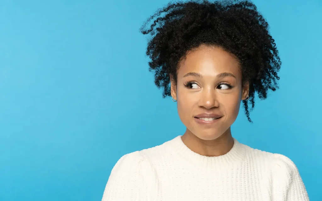 Brainspotting-therapy-in-Los-Angeles A woman glancing to her right, demonstrating a common brainspotting technique